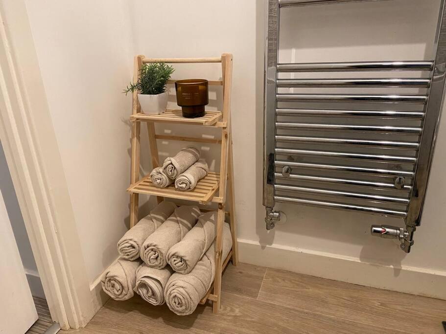 2 Bedroom Private Spacious Apartment In West Midlands เบอร์มิงแฮม ภายนอก รูปภาพ